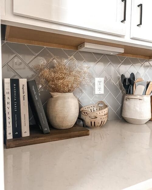 17 Kitchen Counter Styling Corner Ideas That Make Your Kitchen Look Put-Together (Without Remodeling)