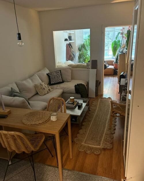 18 Minimalist Living Room Ideas That Still Feel Cozy and Lived-In